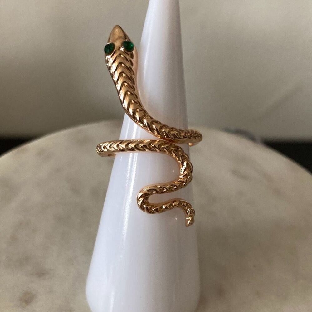 Adjustable snake ring